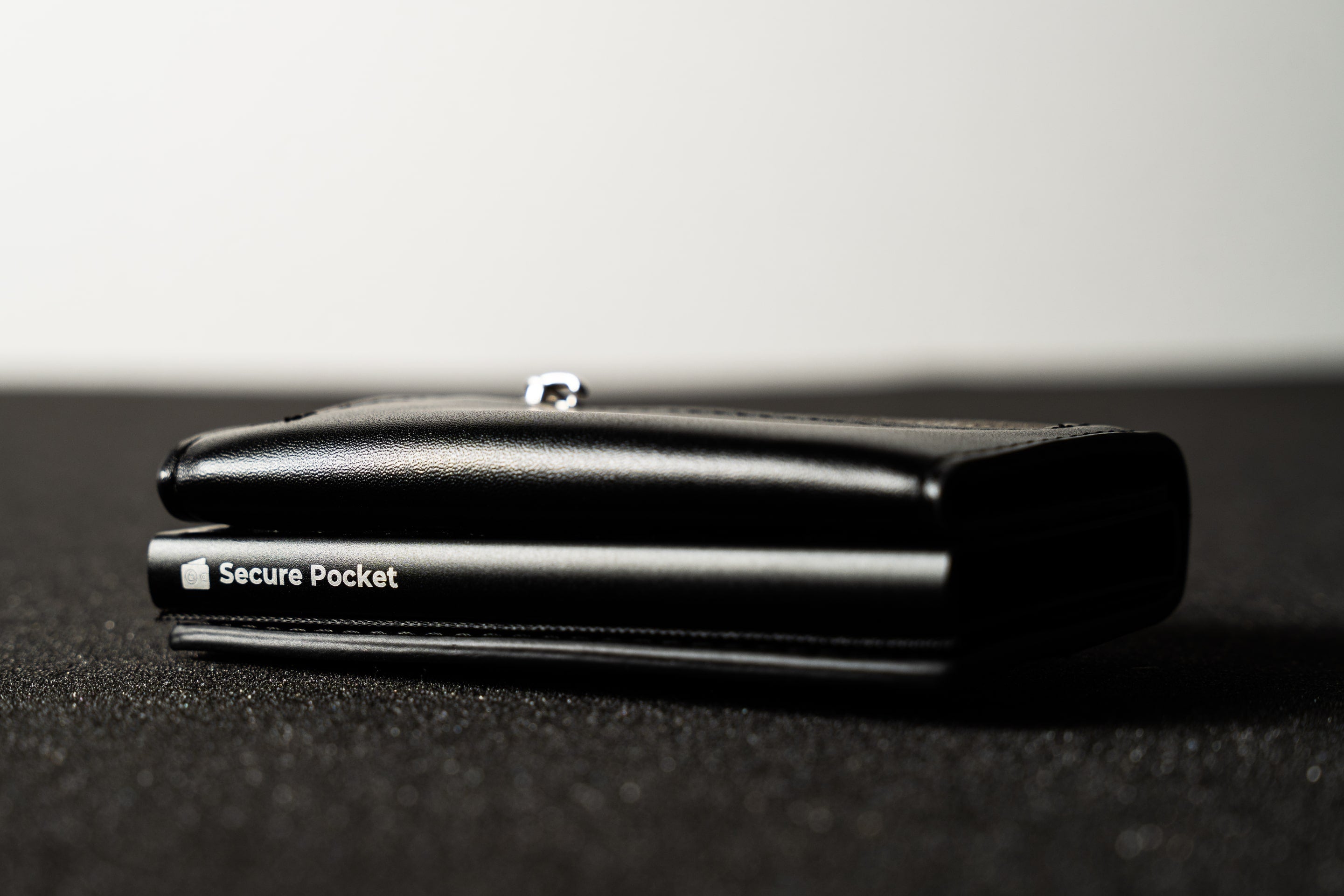 Secure Pocket – Portafoglio Slim con AirTag & Protezione RFID