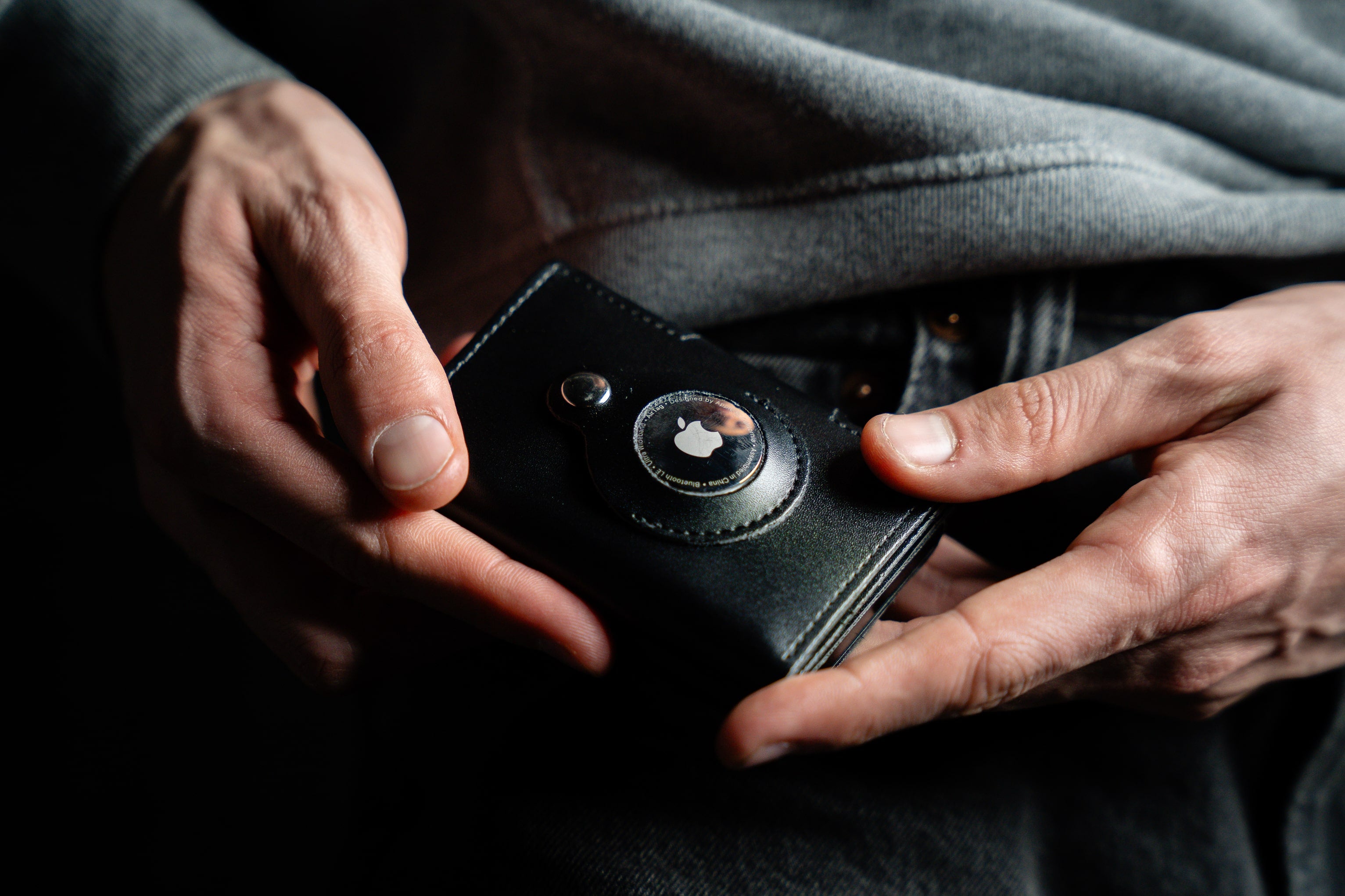 Secure Pocket – Portafoglio Slim con AirTag & Protezione RFID