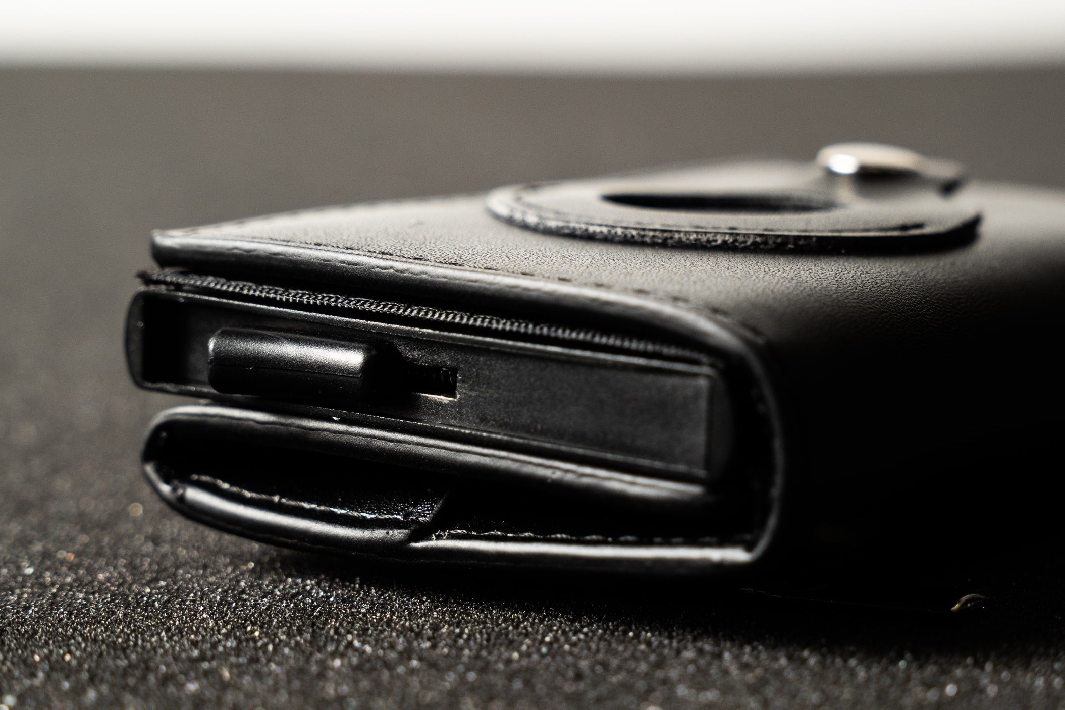 Secure Pocket – Portafoglio Slim con AirTag & Protezione RFID