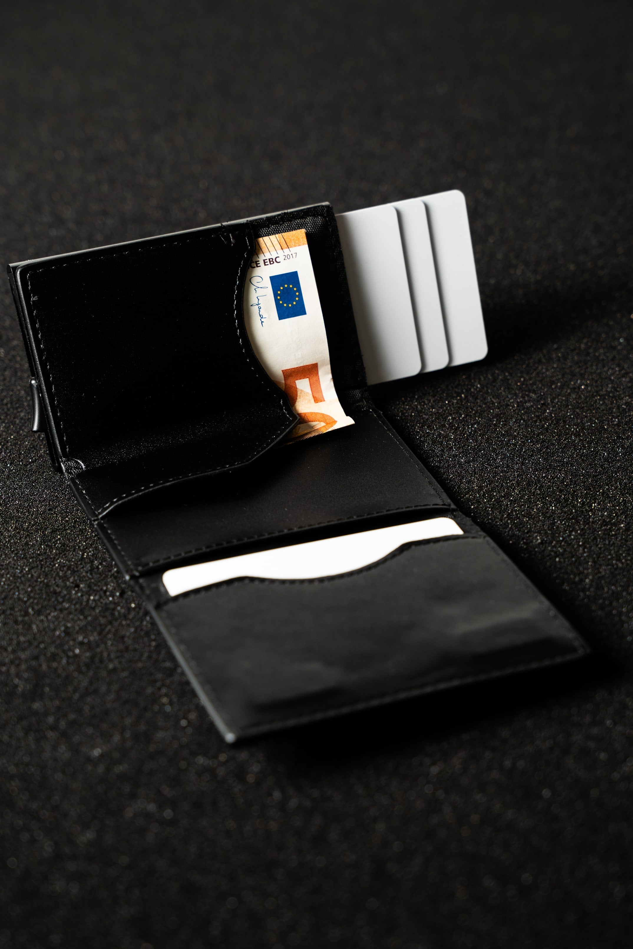 Secure Pocket – Portafoglio Slim con AirTag & Protezione RFID