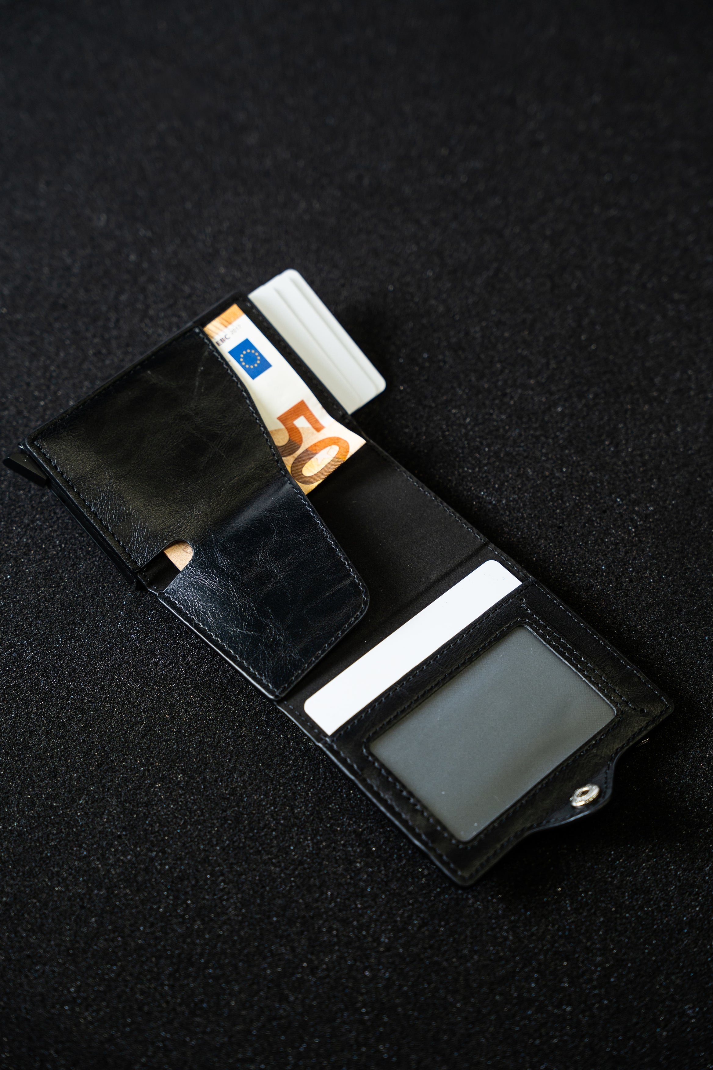 Secure Pocket – Portafoglio Slim con AirTag & Protezione RFID