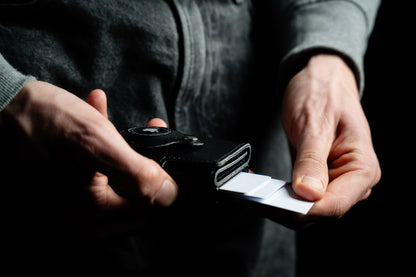 Secure Pocket – Portafoglio Slim con AirTag & Protezione RFID